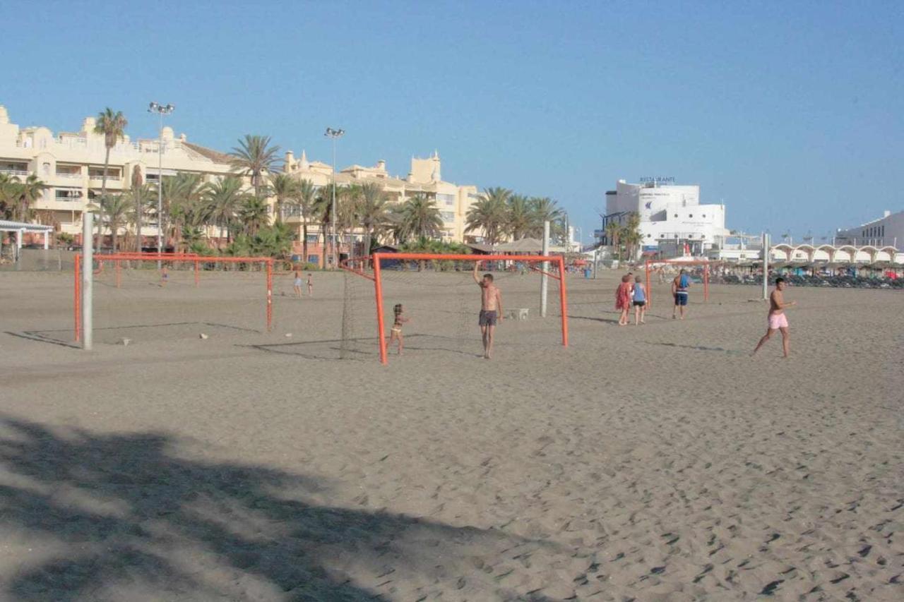 Pool And Beach In Benalmádena Exteriör bild