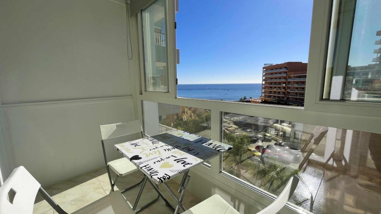 Pool And Beach In Benalmádena Exteriör bild